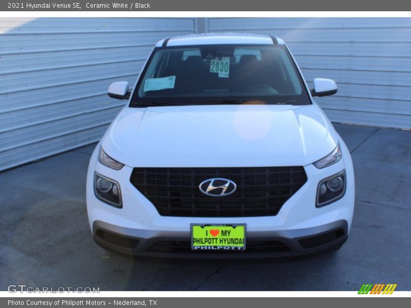 Ceramic White / Black 2021 Hyundai Venue SE