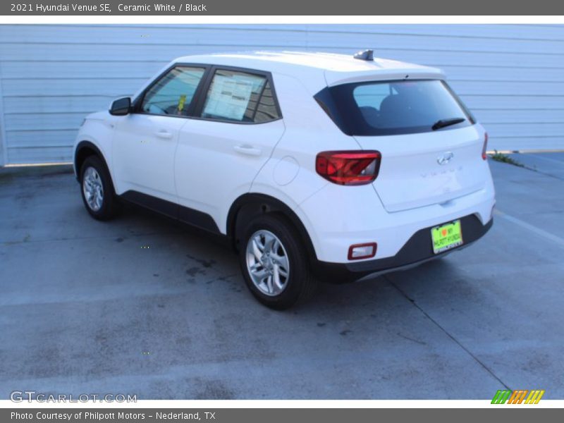 Ceramic White / Black 2021 Hyundai Venue SE
