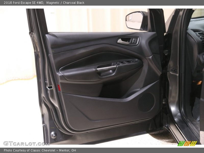 Magnetic / Charcoal Black 2018 Ford Escape SE 4WD