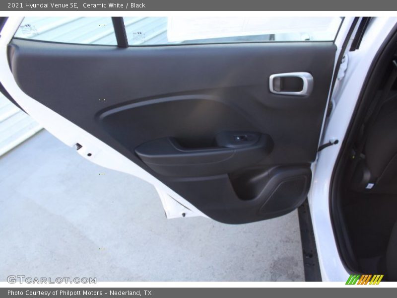 Ceramic White / Black 2021 Hyundai Venue SE