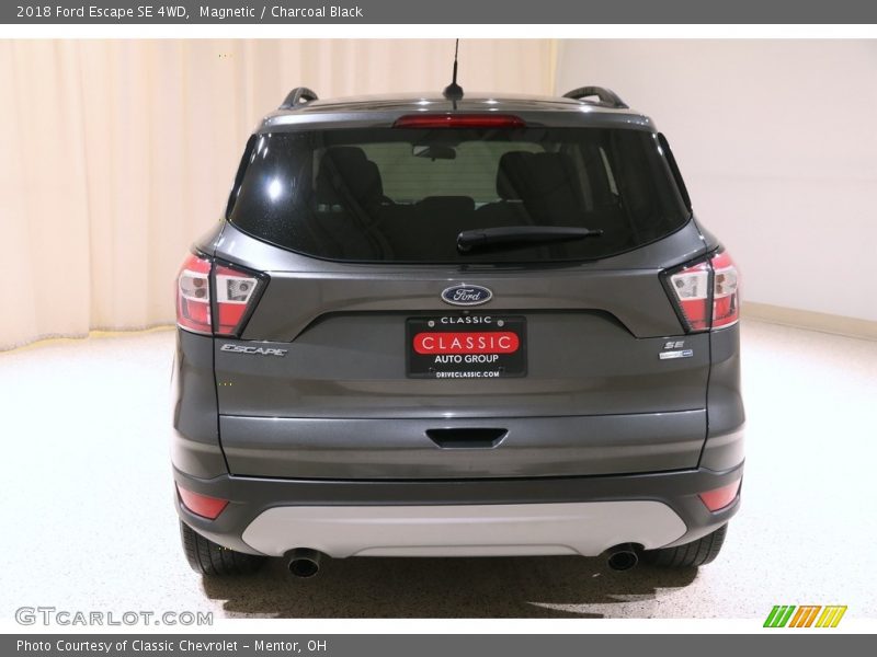 Magnetic / Charcoal Black 2018 Ford Escape SE 4WD