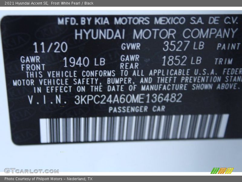 Frost White Pearl / Black 2021 Hyundai Accent SE