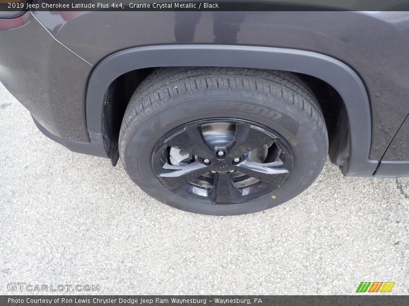 Granite Crystal Metallic / Black 2019 Jeep Cherokee Latitude Plus 4x4