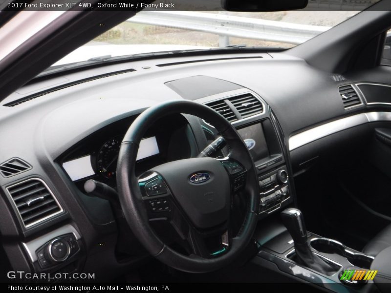 Oxford White / Ebony Black 2017 Ford Explorer XLT 4WD