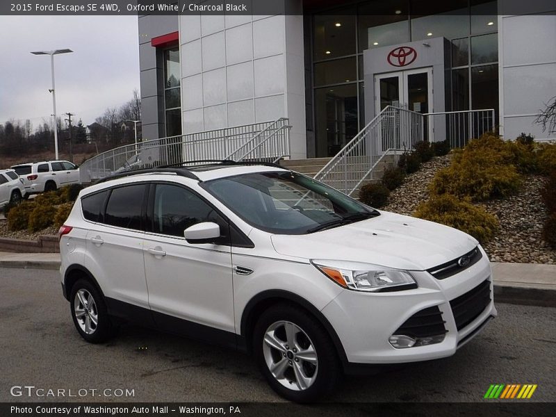 Oxford White / Charcoal Black 2015 Ford Escape SE 4WD