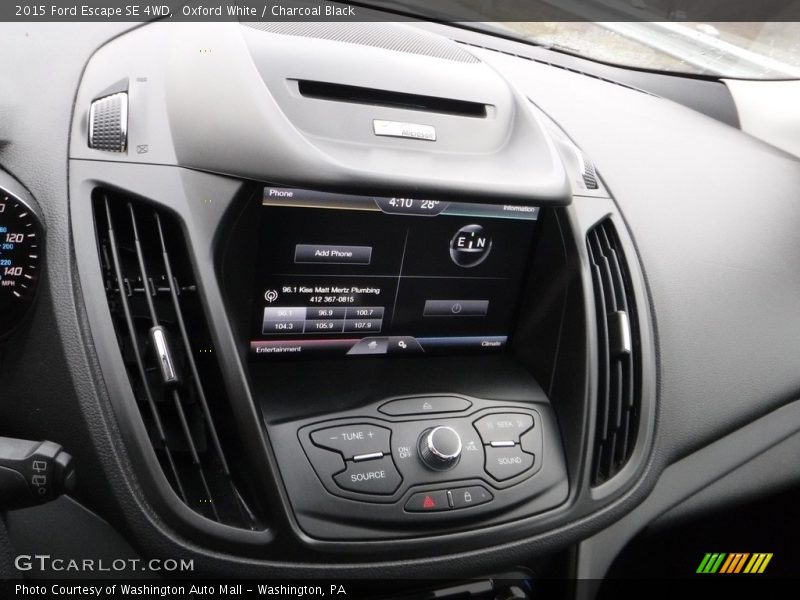 Oxford White / Charcoal Black 2015 Ford Escape SE 4WD