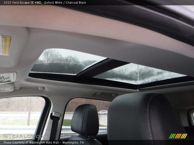 Oxford White / Charcoal Black 2015 Ford Escape SE 4WD