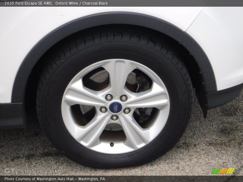 Oxford White / Charcoal Black 2015 Ford Escape SE 4WD