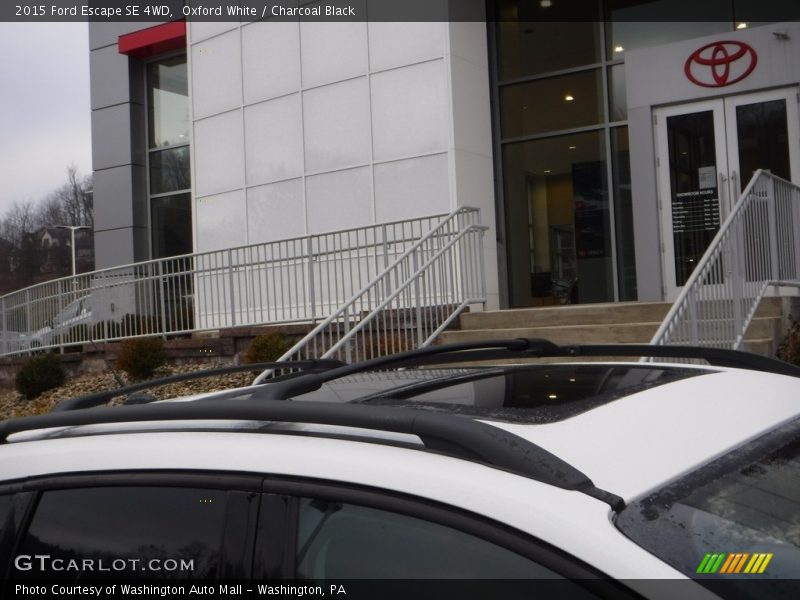 Oxford White / Charcoal Black 2015 Ford Escape SE 4WD