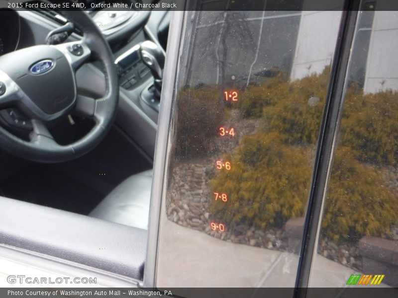Oxford White / Charcoal Black 2015 Ford Escape SE 4WD