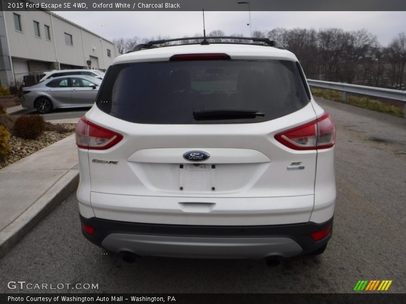 Oxford White / Charcoal Black 2015 Ford Escape SE 4WD