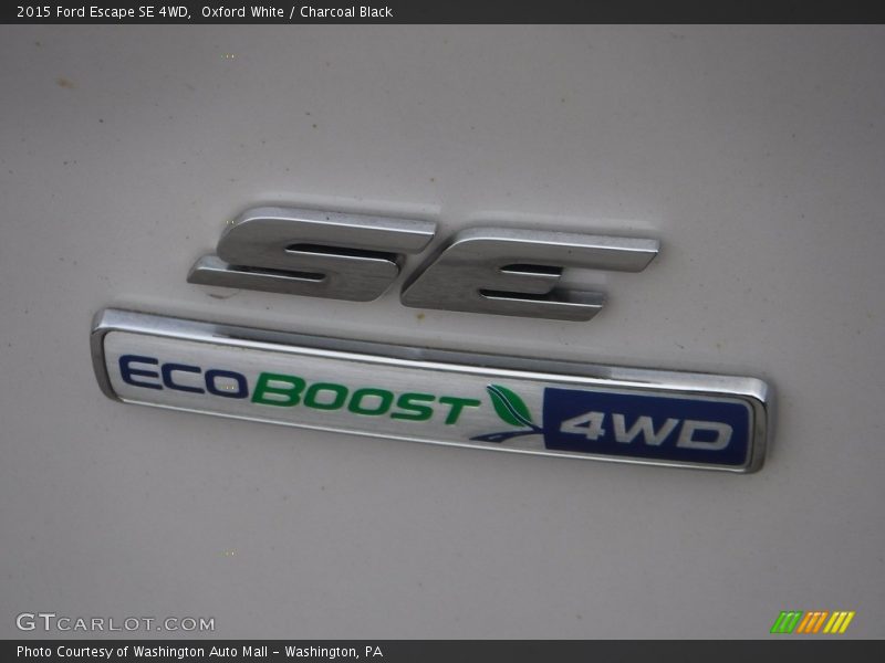 Oxford White / Charcoal Black 2015 Ford Escape SE 4WD