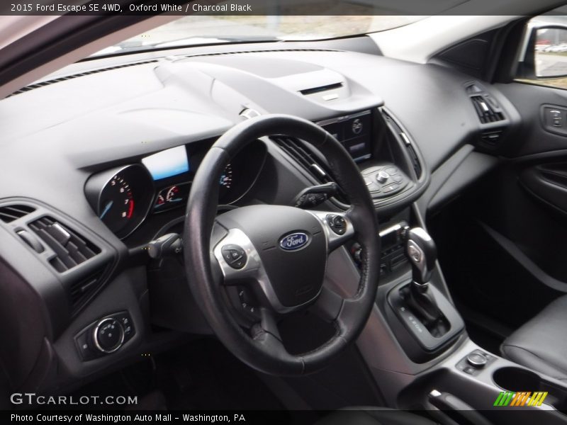 Oxford White / Charcoal Black 2015 Ford Escape SE 4WD