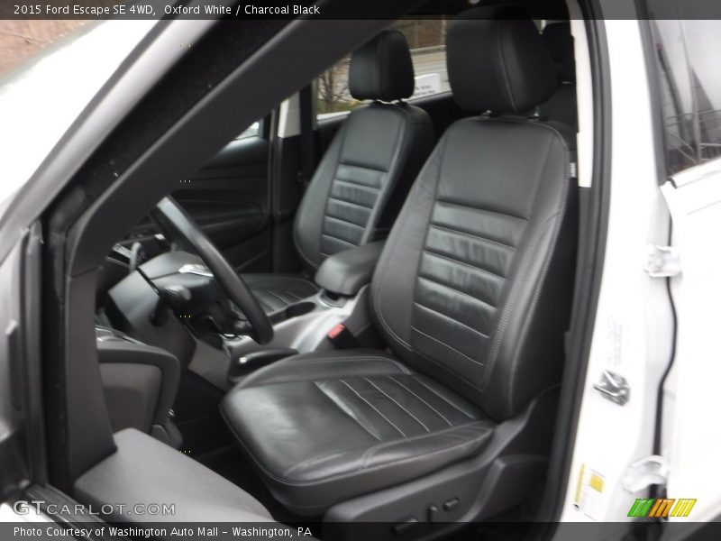 Oxford White / Charcoal Black 2015 Ford Escape SE 4WD