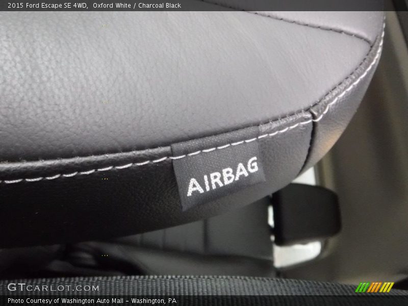 Oxford White / Charcoal Black 2015 Ford Escape SE 4WD