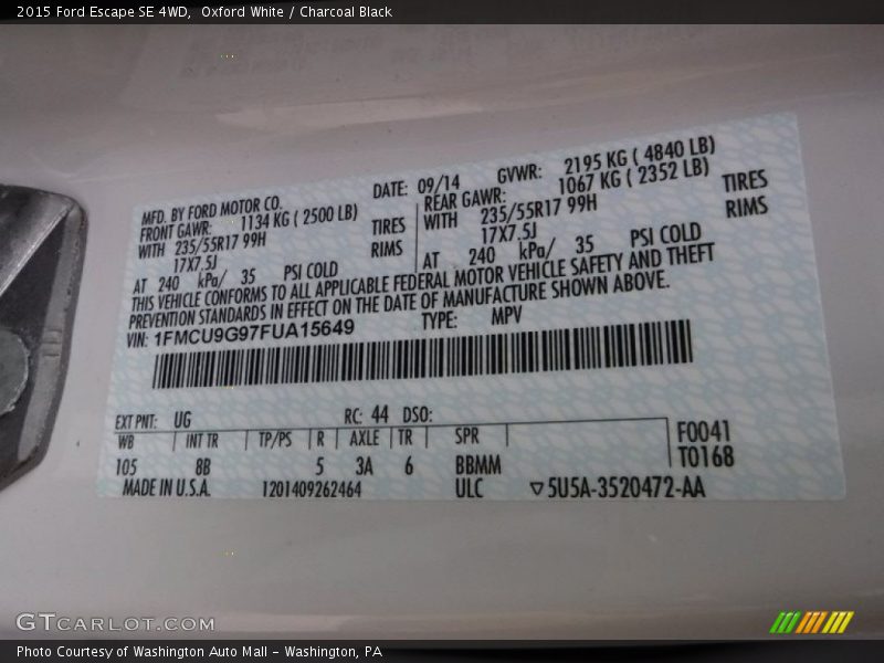 Oxford White / Charcoal Black 2015 Ford Escape SE 4WD