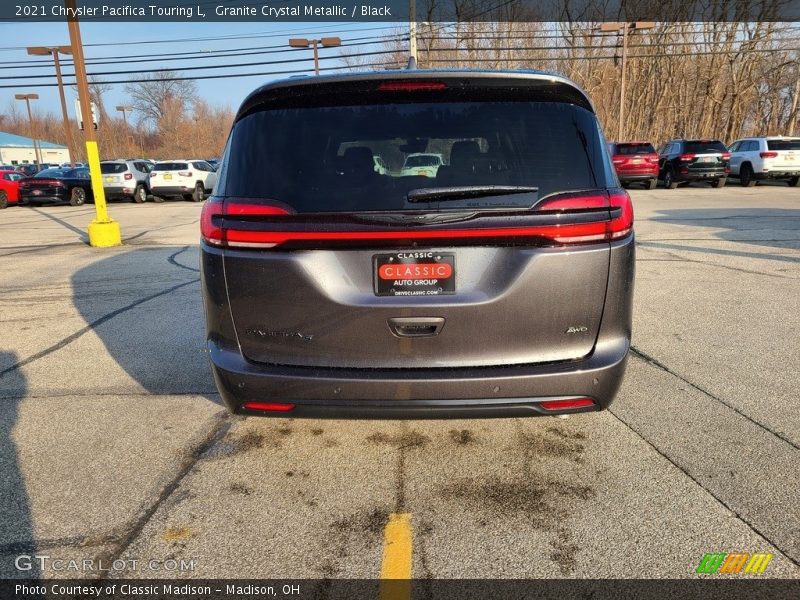 Granite Crystal Metallic / Black 2021 Chrysler Pacifica Touring L