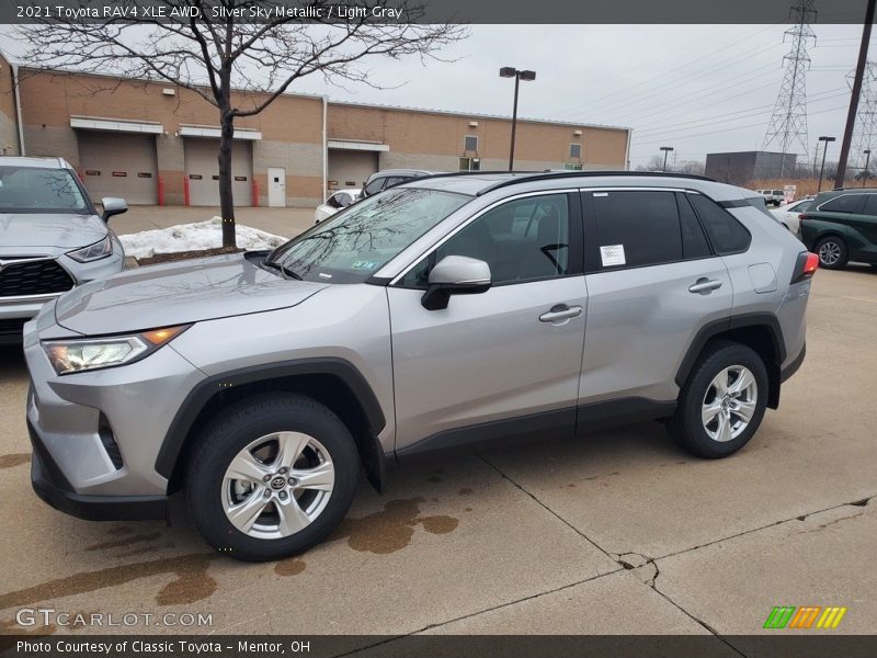 Front 3/4 View of 2021 RAV4 XLE AWD