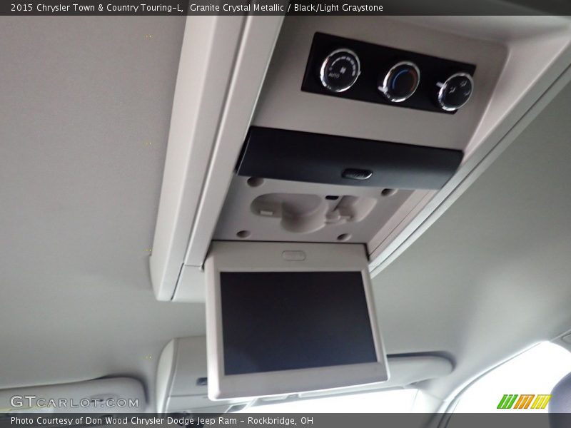 Granite Crystal Metallic / Black/Light Graystone 2015 Chrysler Town & Country Touring-L