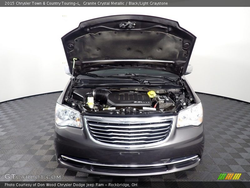 Granite Crystal Metallic / Black/Light Graystone 2015 Chrysler Town & Country Touring-L