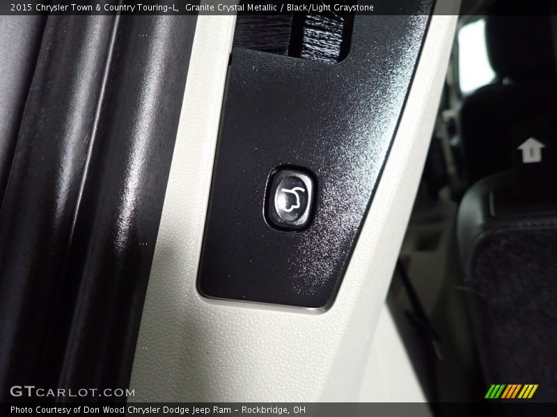 Granite Crystal Metallic / Black/Light Graystone 2015 Chrysler Town & Country Touring-L