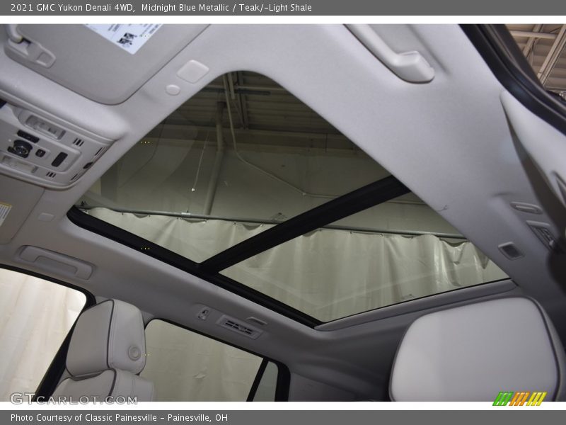 Midnight Blue Metallic / Teak/­Light Shale 2021 GMC Yukon Denali 4WD