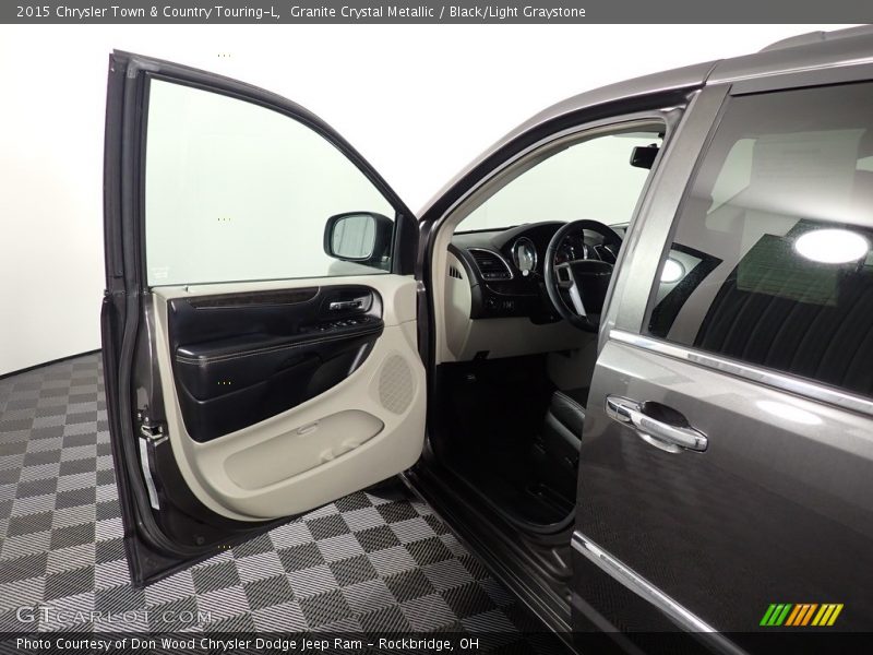 Granite Crystal Metallic / Black/Light Graystone 2015 Chrysler Town & Country Touring-L