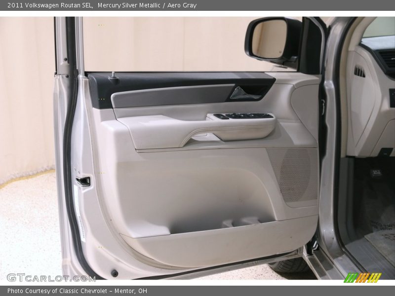 Mercury Silver Metallic / Aero Gray 2011 Volkswagen Routan SEL