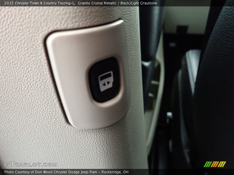 Granite Crystal Metallic / Black/Light Graystone 2015 Chrysler Town & Country Touring-L