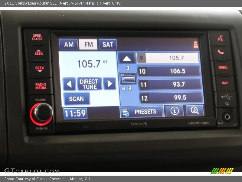 Mercury Silver Metallic / Aero Gray 2011 Volkswagen Routan SEL