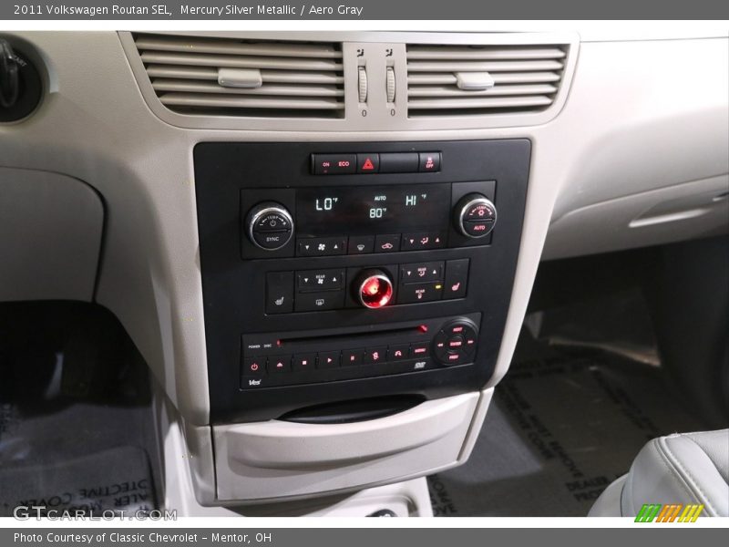 Mercury Silver Metallic / Aero Gray 2011 Volkswagen Routan SEL