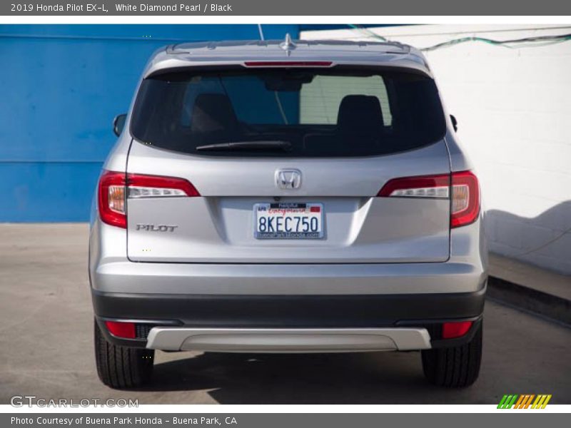White Diamond Pearl / Black 2019 Honda Pilot EX-L