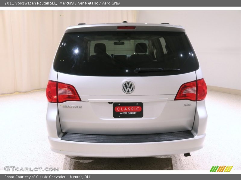 Mercury Silver Metallic / Aero Gray 2011 Volkswagen Routan SEL