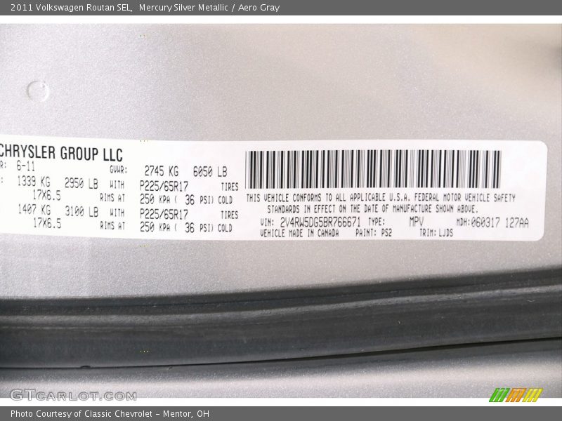 Mercury Silver Metallic / Aero Gray 2011 Volkswagen Routan SEL