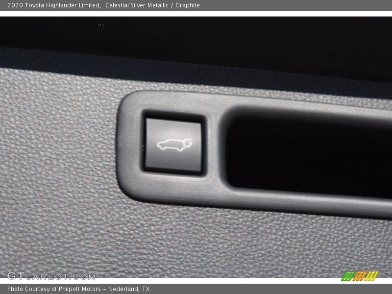 Celestial Silver Metallic / Graphite 2020 Toyota Highlander Limited