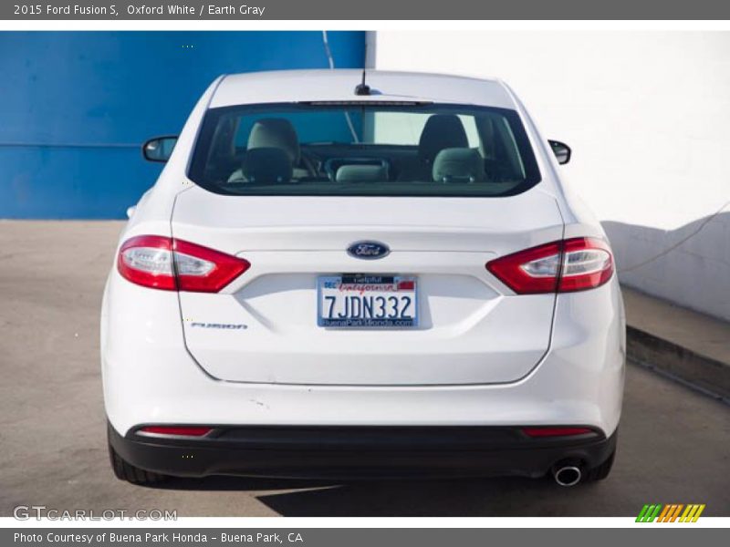 Oxford White / Earth Gray 2015 Ford Fusion S