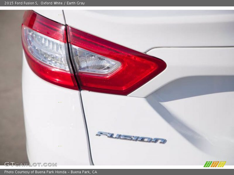 Oxford White / Earth Gray 2015 Ford Fusion S