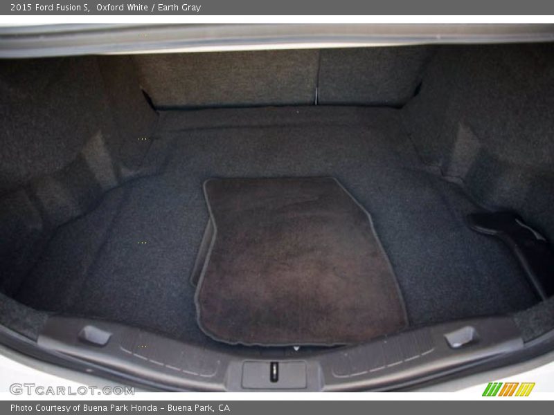 Oxford White / Earth Gray 2015 Ford Fusion S