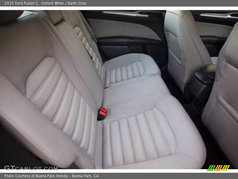 Oxford White / Earth Gray 2015 Ford Fusion S