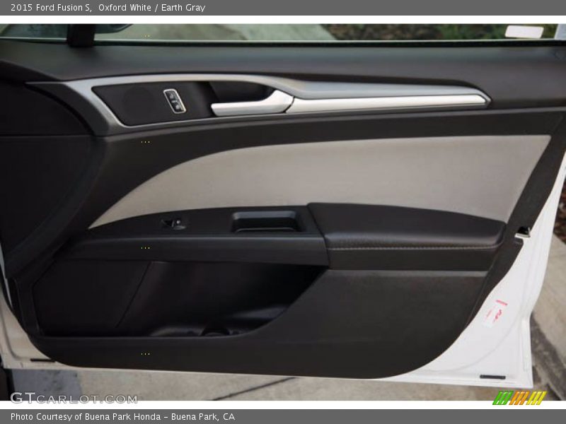 Oxford White / Earth Gray 2015 Ford Fusion S