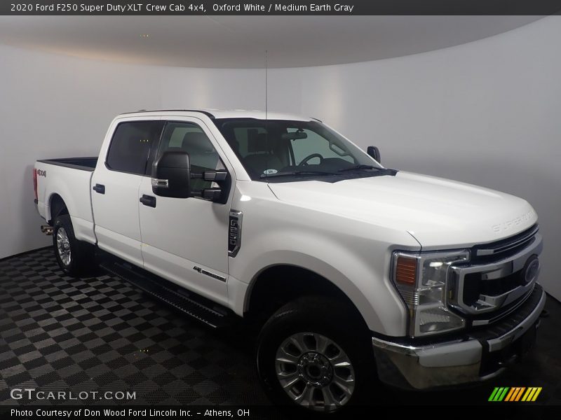 Oxford White / Medium Earth Gray 2020 Ford F250 Super Duty XLT Crew Cab 4x4