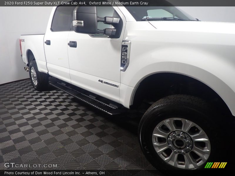 Oxford White / Medium Earth Gray 2020 Ford F250 Super Duty XLT Crew Cab 4x4