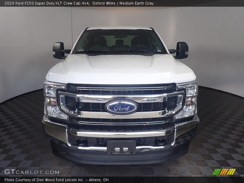 Oxford White / Medium Earth Gray 2020 Ford F250 Super Duty XLT Crew Cab 4x4