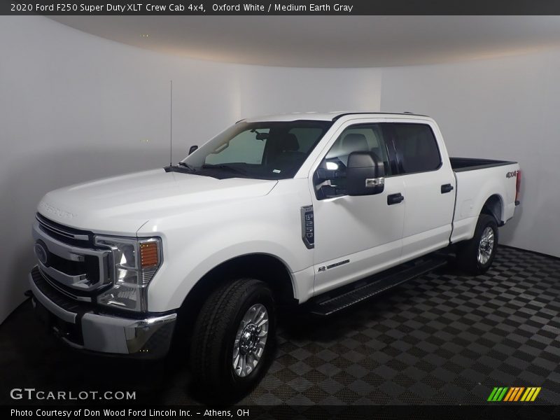 Oxford White / Medium Earth Gray 2020 Ford F250 Super Duty XLT Crew Cab 4x4