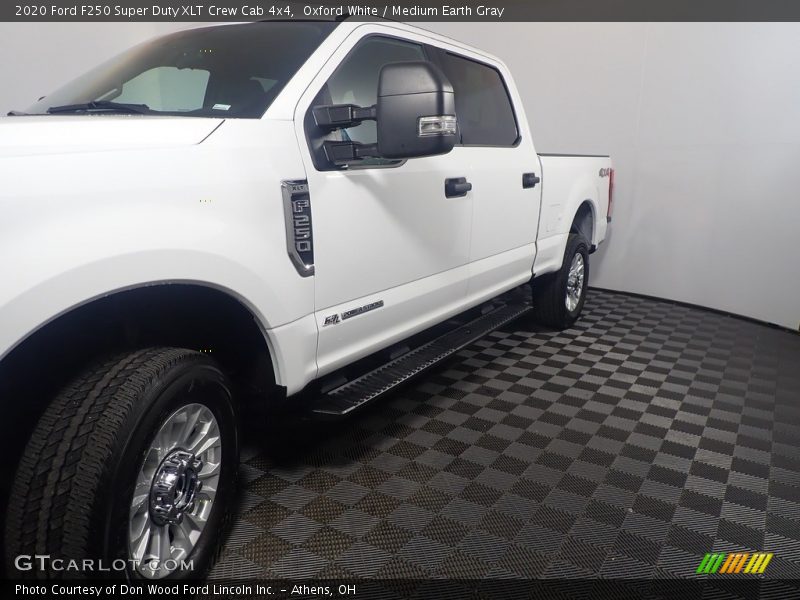 Oxford White / Medium Earth Gray 2020 Ford F250 Super Duty XLT Crew Cab 4x4