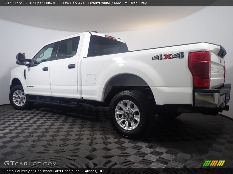 Oxford White / Medium Earth Gray 2020 Ford F250 Super Duty XLT Crew Cab 4x4