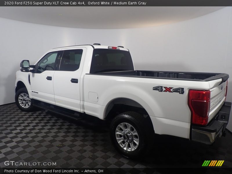 Oxford White / Medium Earth Gray 2020 Ford F250 Super Duty XLT Crew Cab 4x4