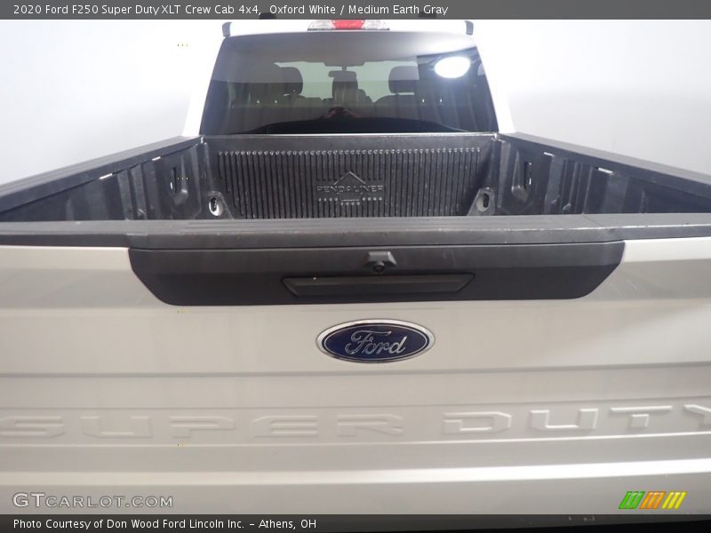 Oxford White / Medium Earth Gray 2020 Ford F250 Super Duty XLT Crew Cab 4x4