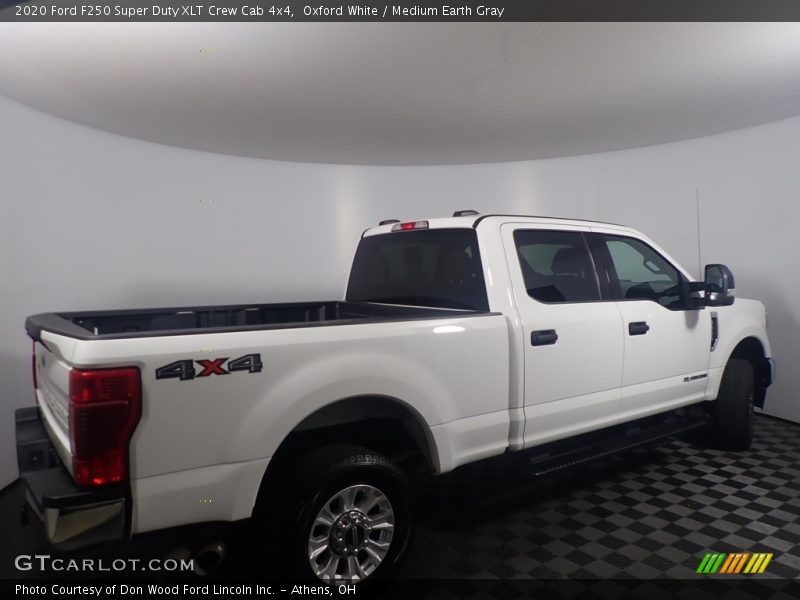 Oxford White / Medium Earth Gray 2020 Ford F250 Super Duty XLT Crew Cab 4x4