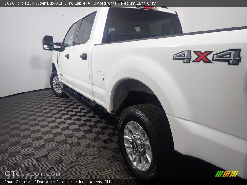 Oxford White / Medium Earth Gray 2020 Ford F250 Super Duty XLT Crew Cab 4x4